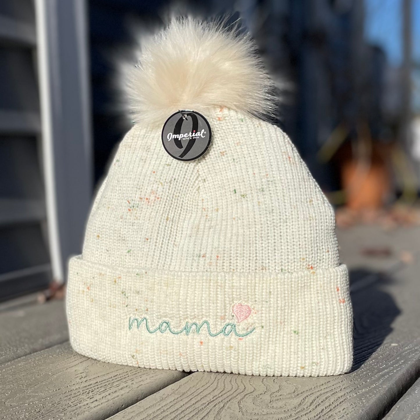 Mama Pom hat